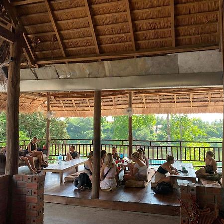 Sunrise Riverside Pool Hostel Λουάνγκ Πραμπάνγκ Εξωτερικό φωτογραφία