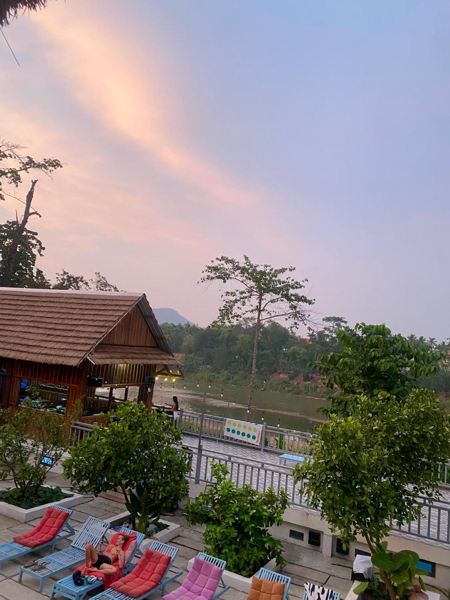 Sunrise Riverside Pool Hostel Λουάνγκ Πραμπάνγκ Εξωτερικό φωτογραφία