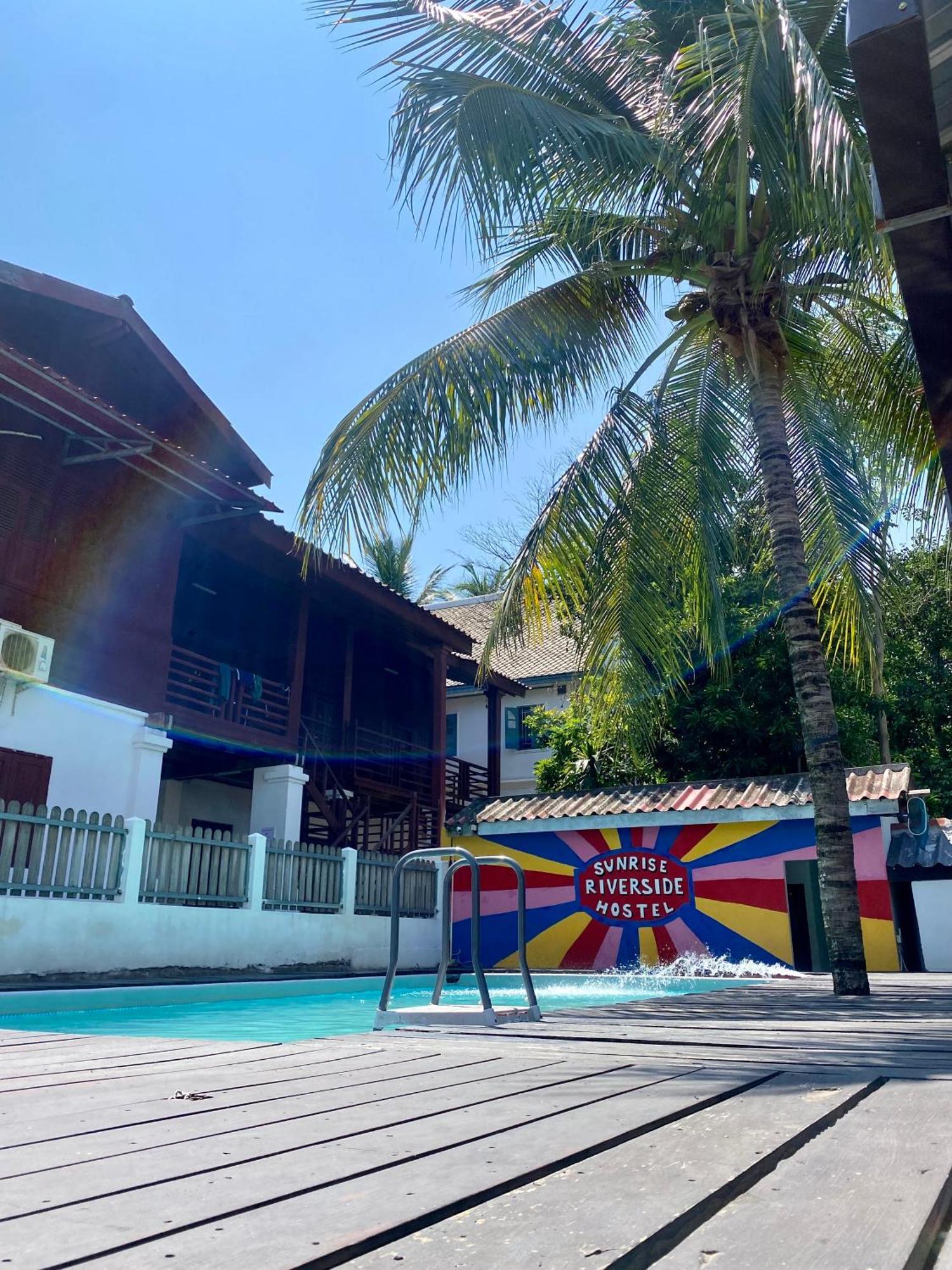 Sunrise Riverside Pool Hostel Λουάνγκ Πραμπάνγκ Εξωτερικό φωτογραφία