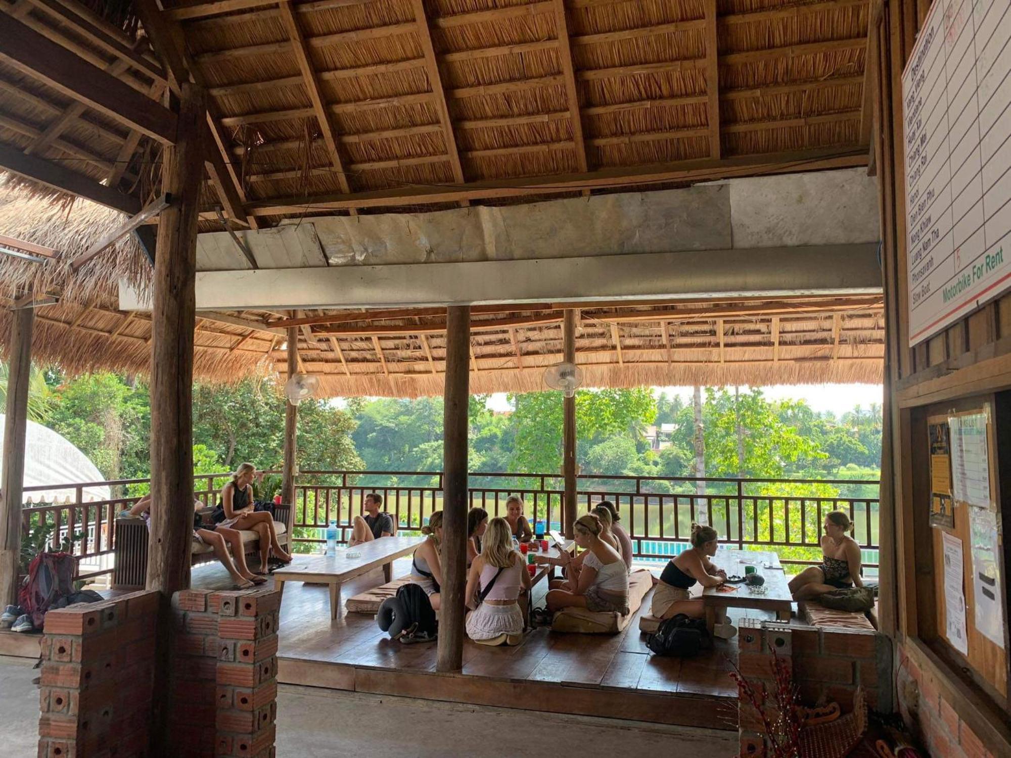 Sunrise Riverside Pool Hostel Λουάνγκ Πραμπάνγκ Εξωτερικό φωτογραφία
