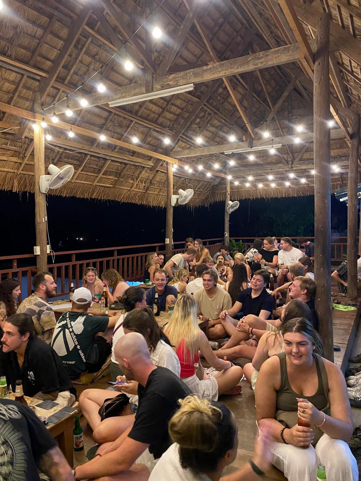 Sunrise Riverside Pool Hostel Λουάνγκ Πραμπάνγκ Εξωτερικό φωτογραφία